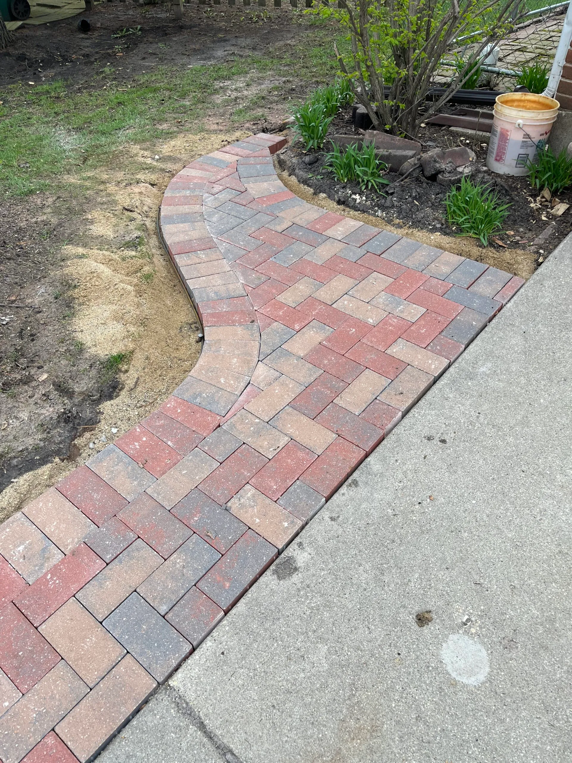 Mixed-color paver walkway with planting bed